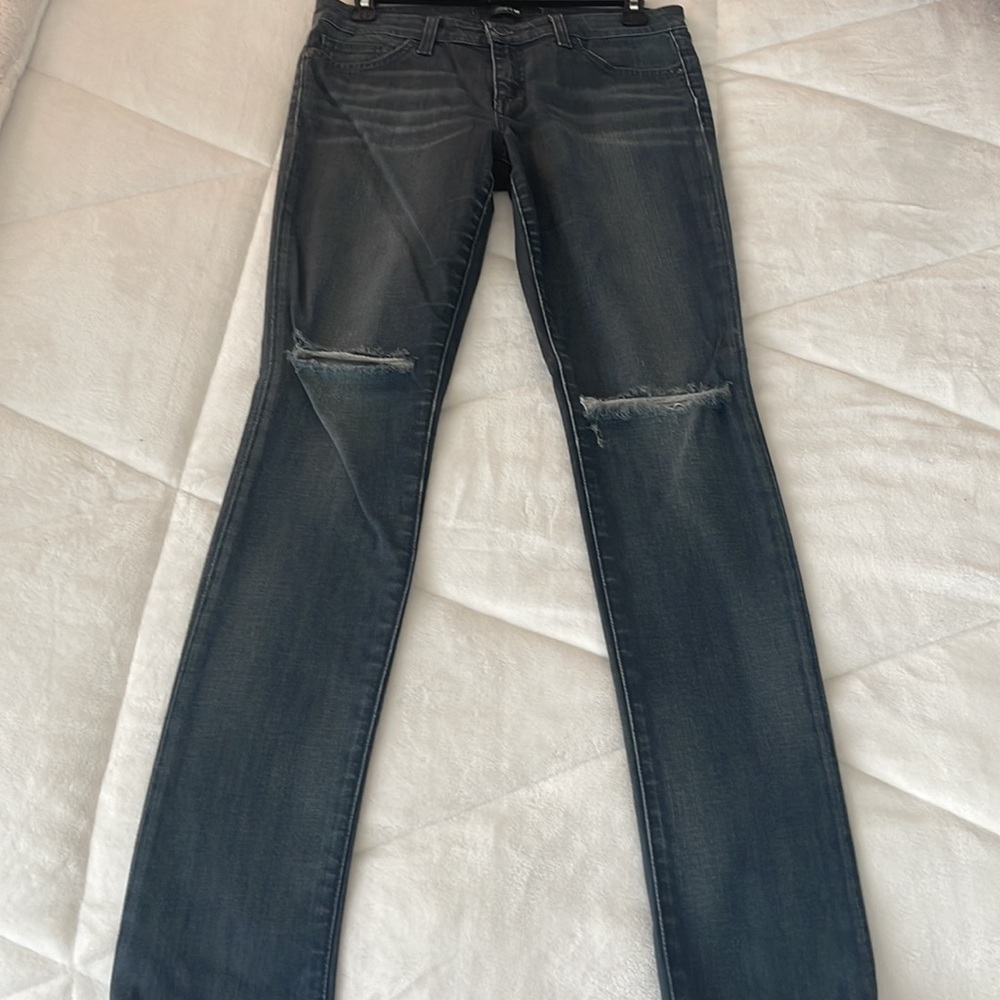 Joe’s Jeans “The Alma” Skinny fit. Size 26.